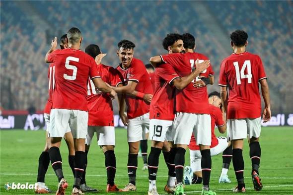 لاعب منتخب مصر يغادر مباراة الرأس الأخضر مصابًا