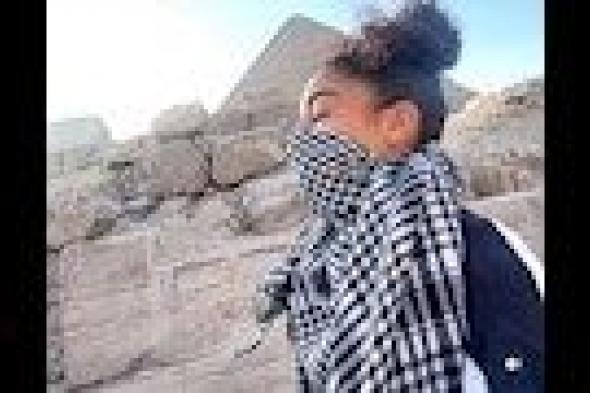 "بموسيقى فرعونية وشال فلسطين".. محترفة الأهلي تنشر صوراً من الأهرامات